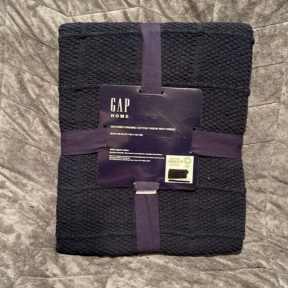 Gap Home textured organic cotton throw with fringe - Picture 2 of 3